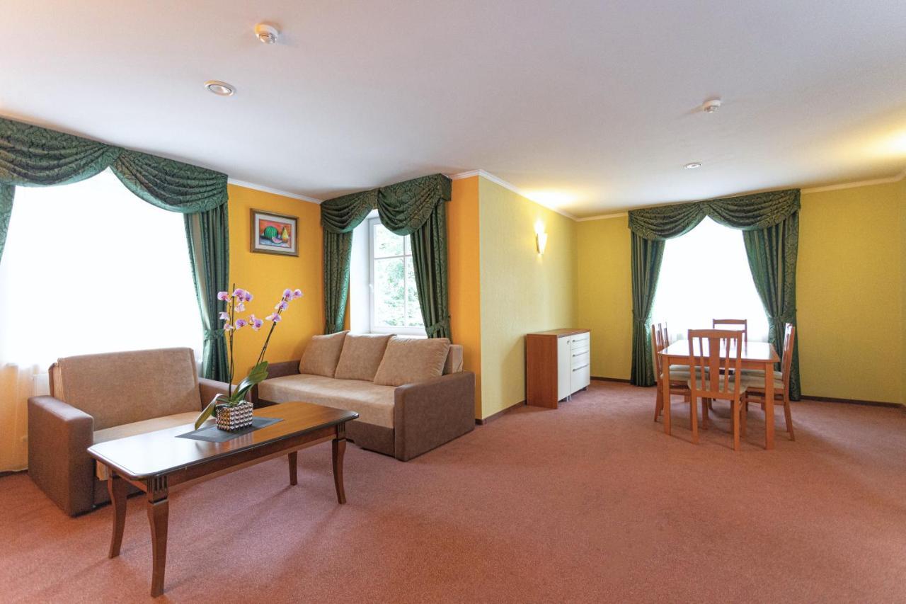 Good Stay Eiropa Hotel Economy Jūrkalne Εξωτερικό φωτογραφία