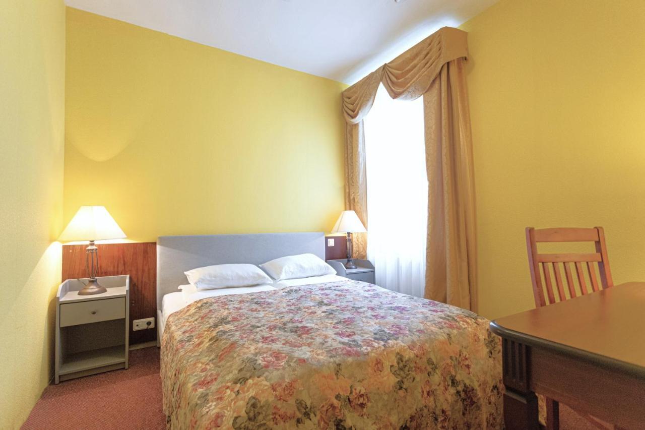 Good Stay Eiropa Hotel Economy Jūrkalne Εξωτερικό φωτογραφία