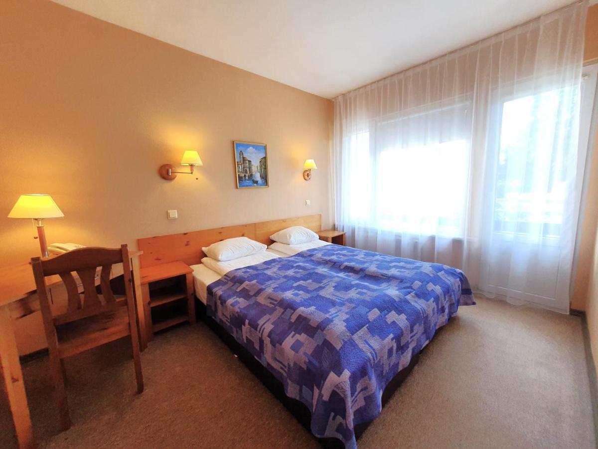 Good Stay Eiropa Hotel Economy Jūrkalne Εξωτερικό φωτογραφία