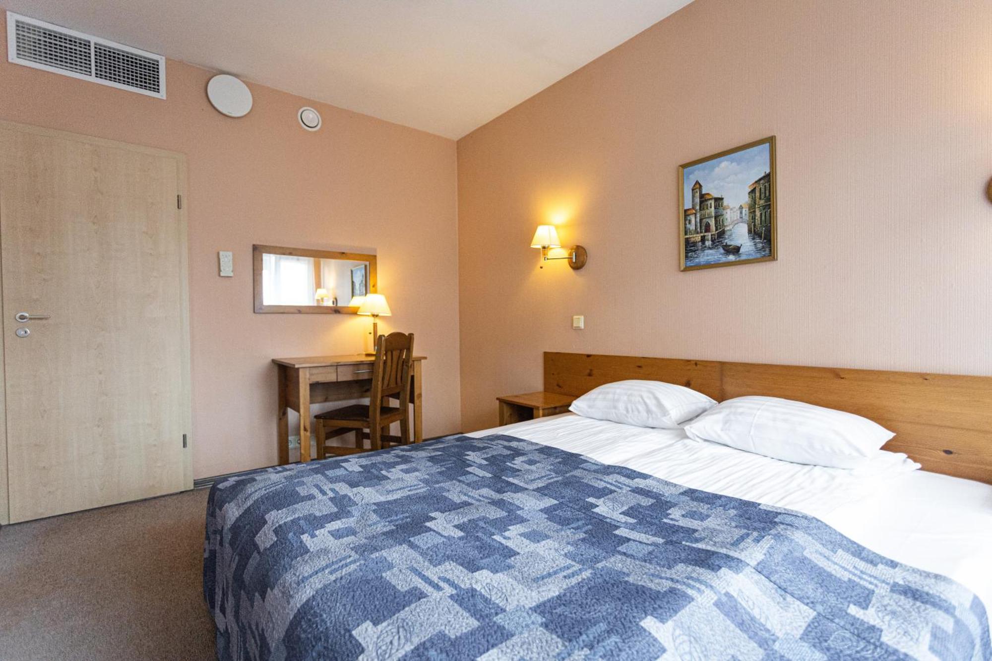Good Stay Eiropa Hotel Economy Jūrkalne Εξωτερικό φωτογραφία