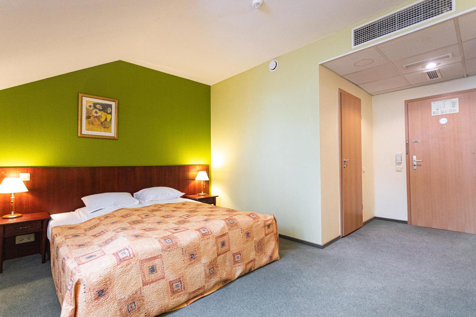 Good Stay Eiropa Hotel Economy Jūrkalne Εξωτερικό φωτογραφία