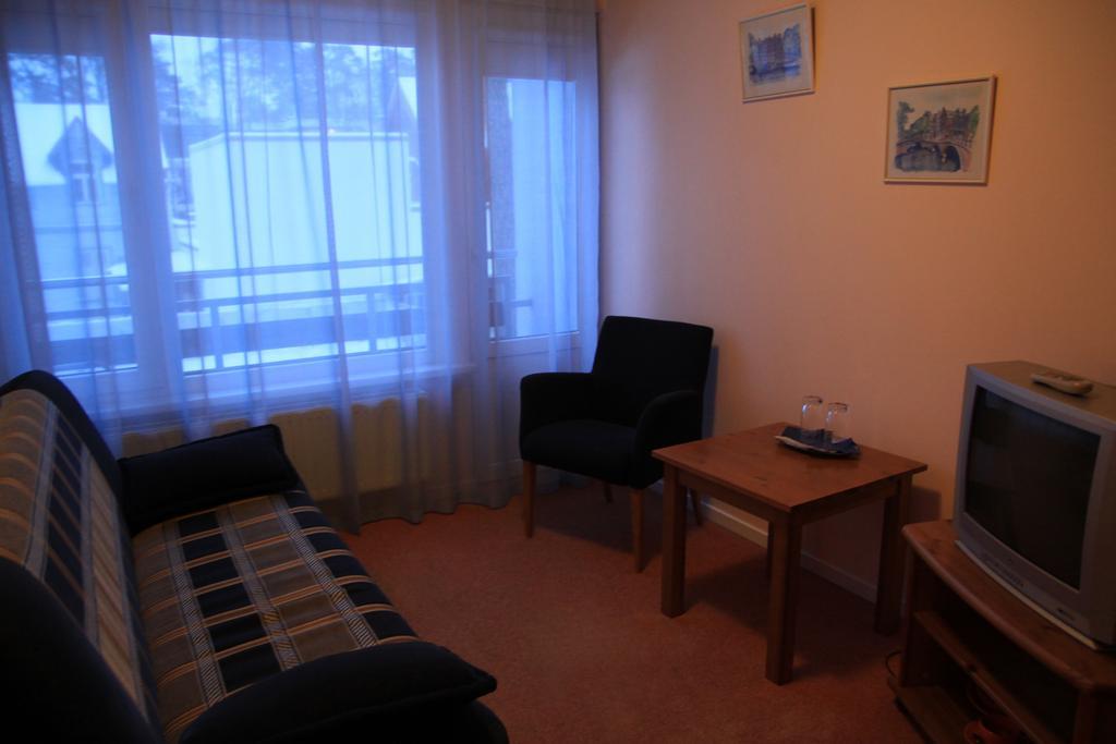 Good Stay Eiropa Hotel Economy Jūrkalne Δωμάτιο φωτογραφία