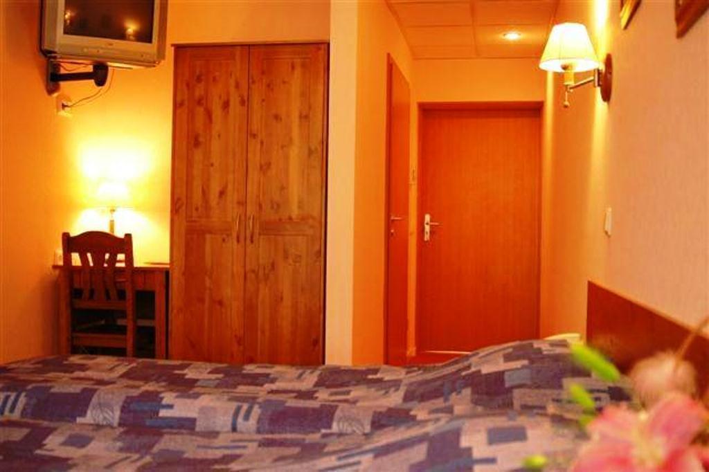 Good Stay Eiropa Hotel Economy Jūrkalne Εξωτερικό φωτογραφία
